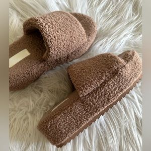 Woman’s platform Slip On